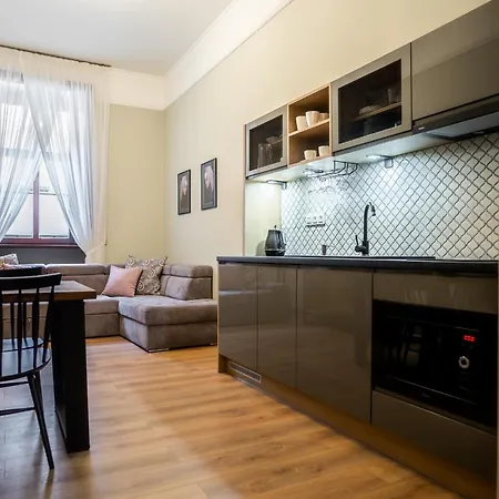Old Town Ac Apartments Main Raiway Station Krakow Exterior photo