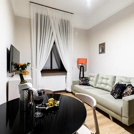 Old Town Ac Apartments Main Raiway Station Krakow Exterior photo
