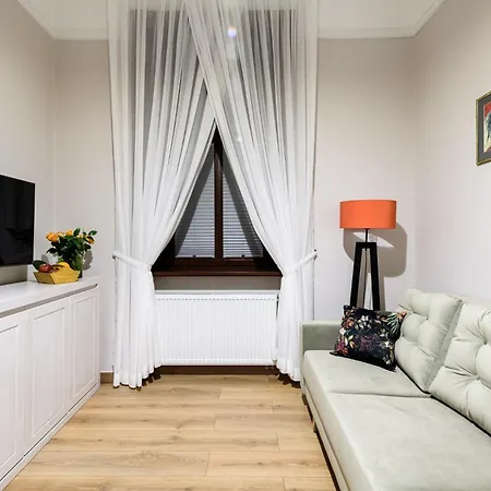 Old Town Ac Apartments Main Raiway Station Krakow Exterior photo